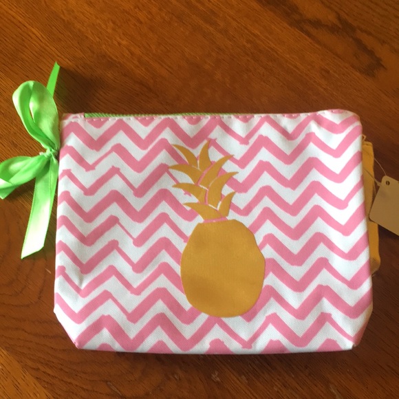 NWT 2 pouches. - Picture 2 of 12